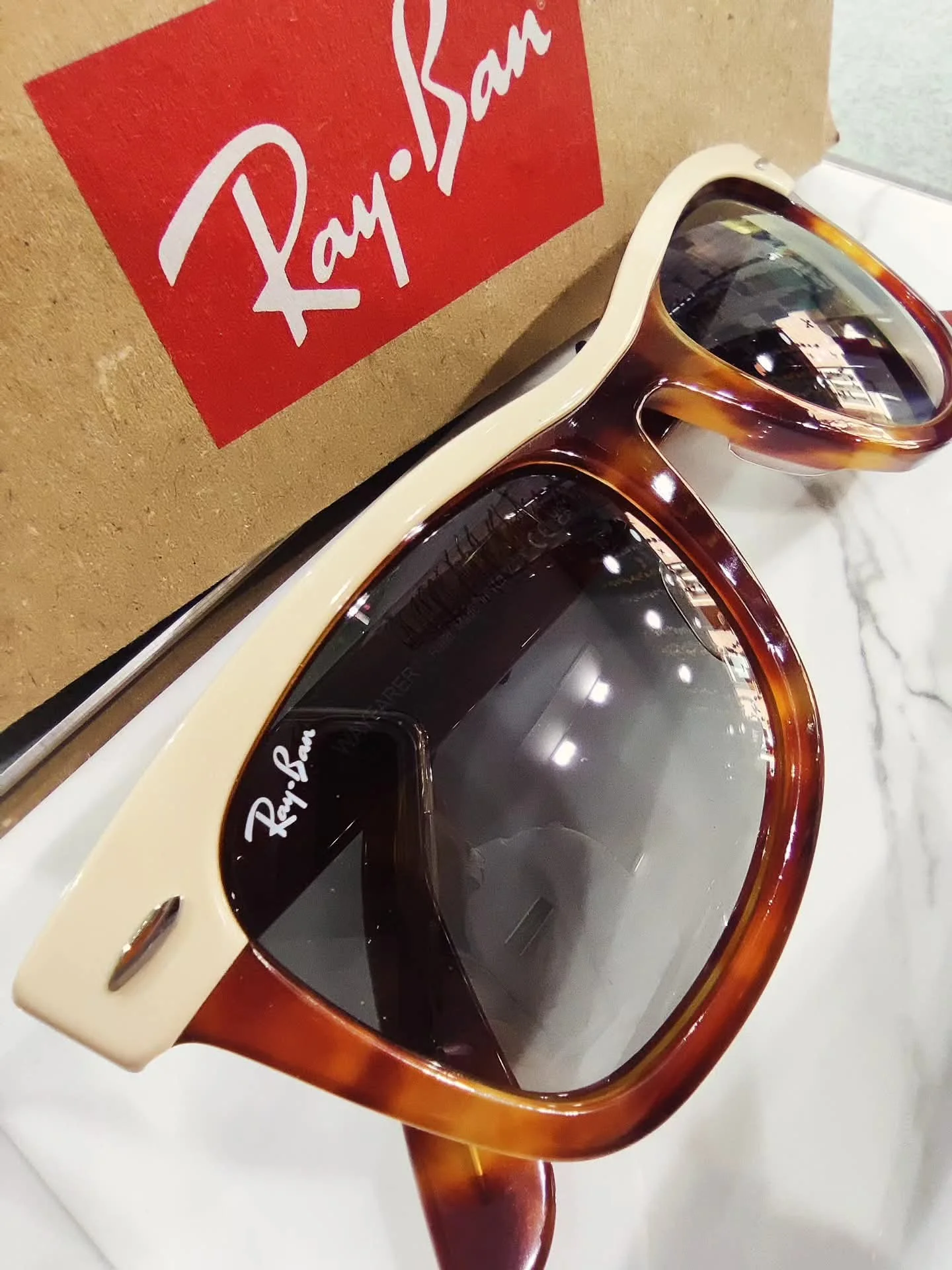 Gafas de sol Ray-Ban Wayfarer carey y beige - Óptica Francés Jaén