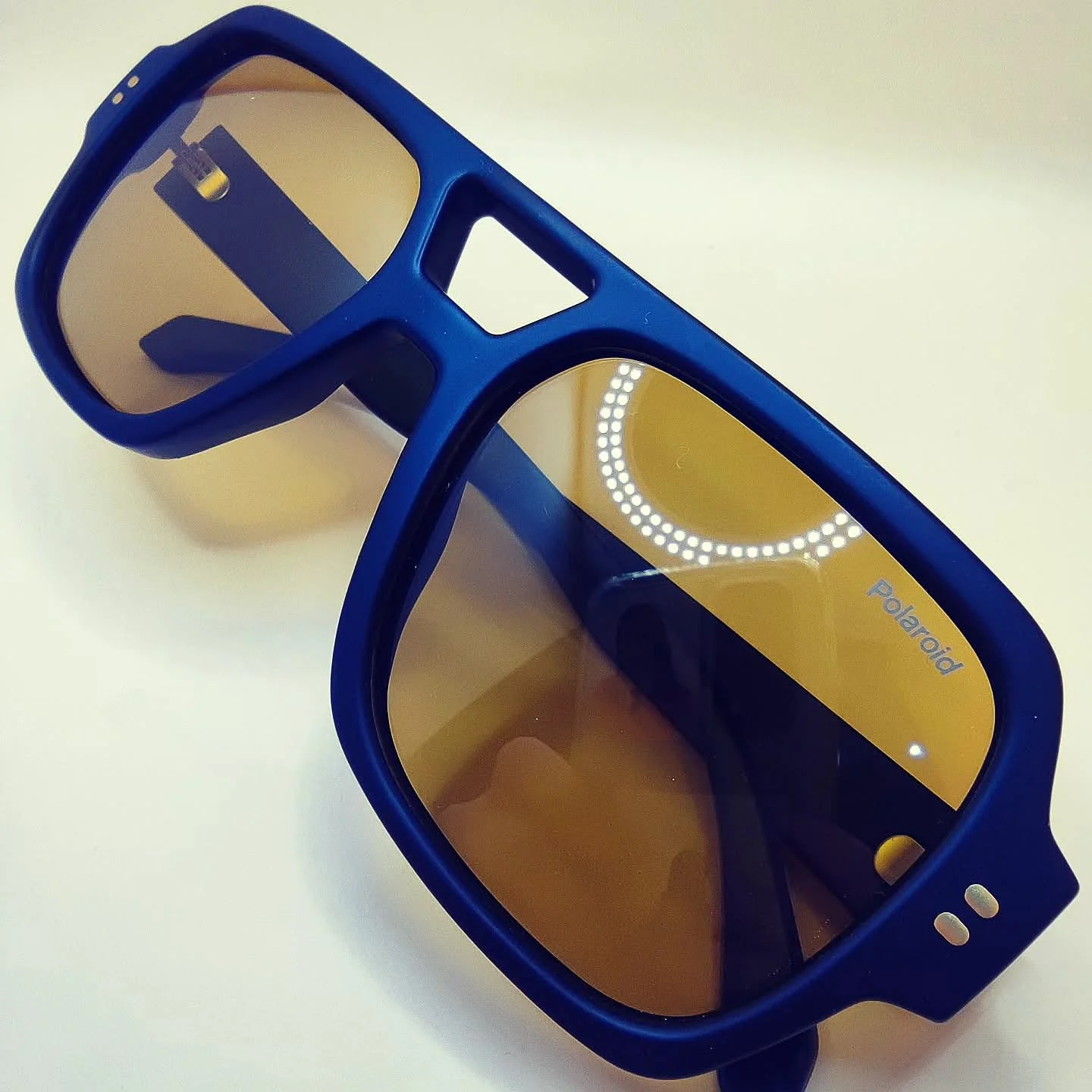 Gafas de sol Polaroid azul mate lentes ámbar - Óptica Francés Jaén